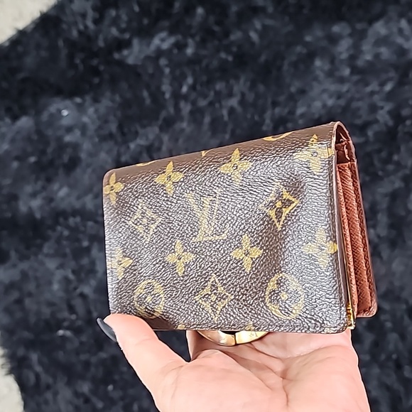 Louis Vuitton Handbags - LV MONOGRAM KISSLOCK WALLET